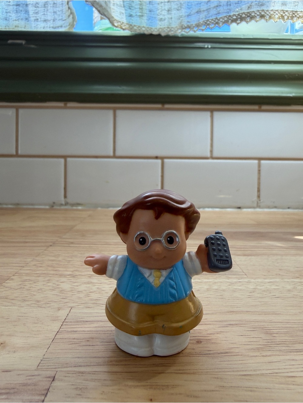 5 for $30!  Fisher Price Little People Dad with Cell phone 2001
